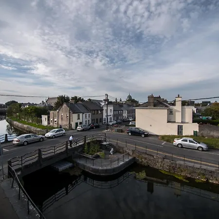 Donegan Court Aparthotel Galway Exterior foto